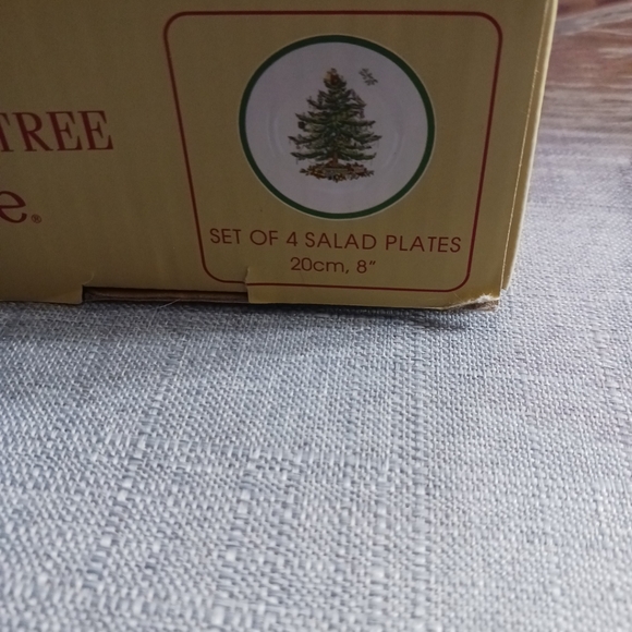 Spode Christmas mug and salad plate New in box serving of 4 tree design. - Picture 9 of 9